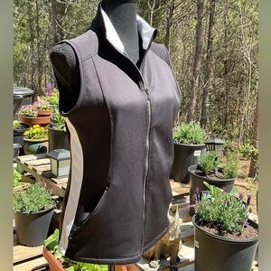 Maggie Lane Activewear. Full zip sleeveless. Golf. size M.